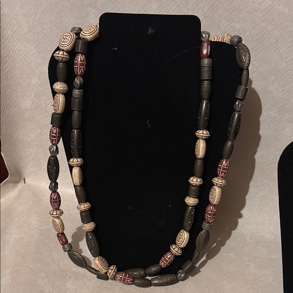 Jewelry - Handcrafted Beaded Necklace - Brown and Cream